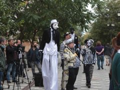 Клоуны у здания Пресненского суда