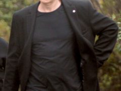 Саид Багов учился с усопшим на одном курсе в ГИТИСЕ, а теперь пришел проводить его в последний путь. Фото Руслана Вороного