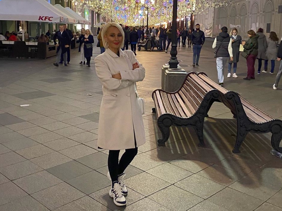 Лера Кудрявцева гуляет по Москве