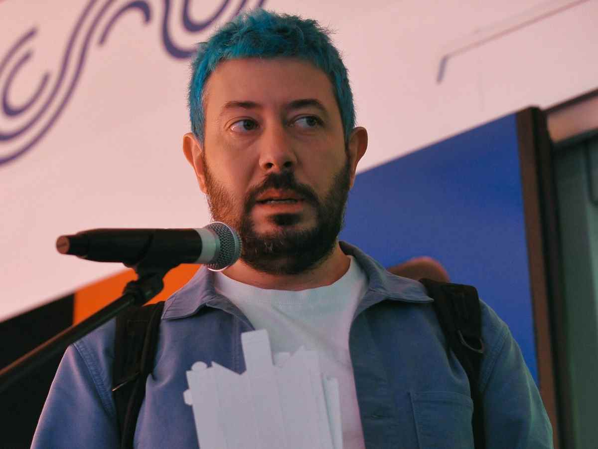 Артемий Лебедев рассказал, как решает проблему грязных носков