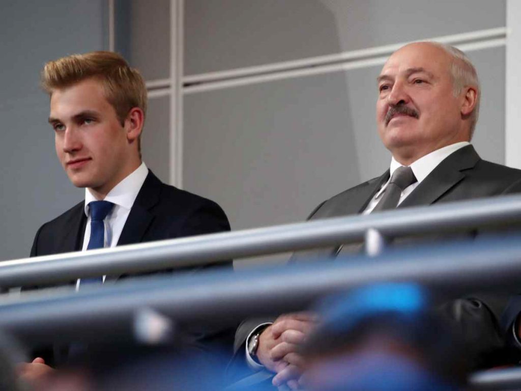 Сына Александра Лукашенко тайно перевезли в Москв