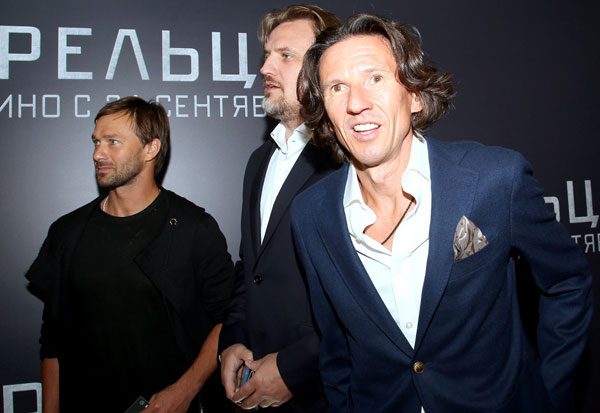 Алексея Смертина (на переднем плане) и двух Дмитриев - Сычева и Булыкина - роднит не только любовь к ногомячу, а еще и страсть к рыбалке - спорту с обязательным применением допинга