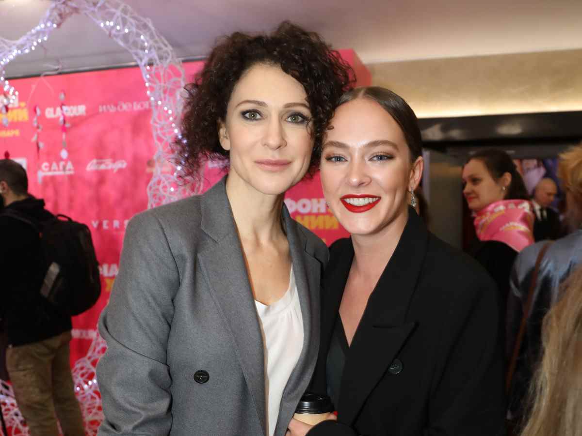 Ксения Раппопорт и Аглая Тарасова стли главным звездами импровизированной дискотеки на "Кинотавре"