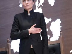 СЦЕНА ИЗ СПЕКТАКЛЯ «РАЗБИТЫЙ КУВШИН»