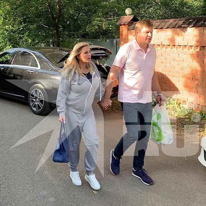 Анну Семенович засняли с Дмитрием Губерниевым