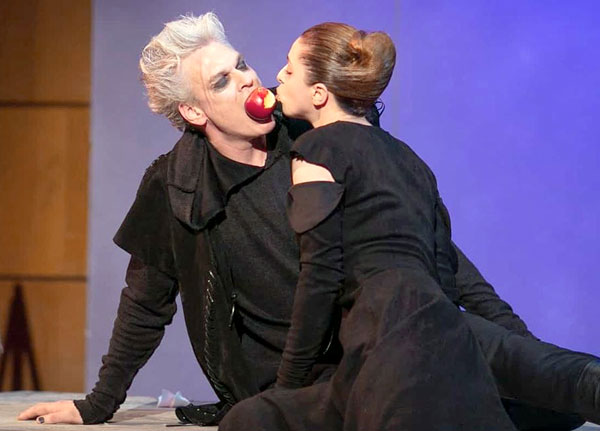 Сцена из спектакля «Ричард III»