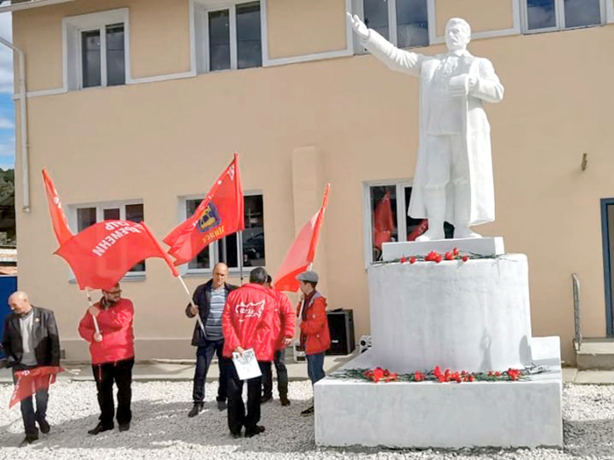 В городе Куса Челябинской области вновь открыли памятник Иосифу Сталину