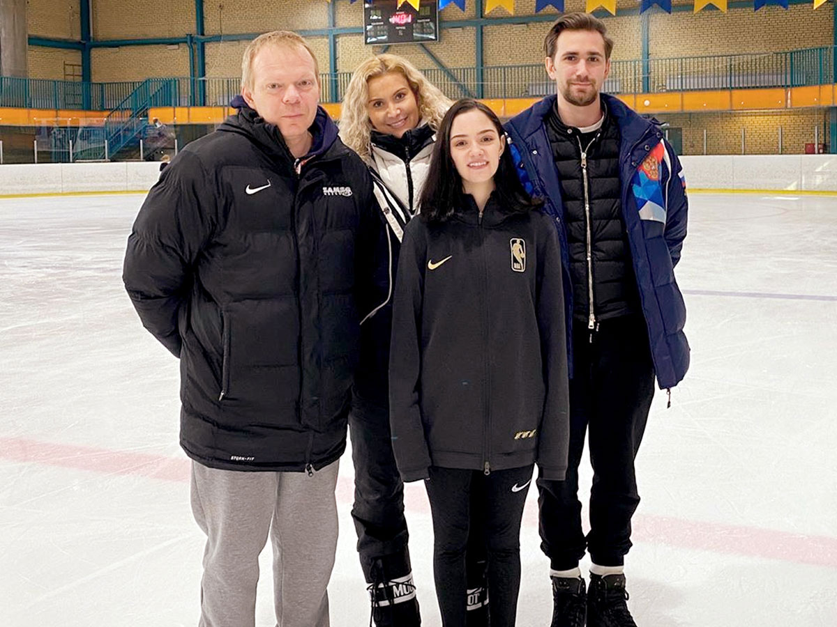 Они снова вместе: Сергей Дудаков, Этери Тутберидзе, Евгения Медведева и Даниил Глейхенгауз