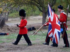 Реконструкторы ежегодно собираются в Крыму поиграть в войнушку. Фото: Сергей Мальгавко/© «ИТАР-ТАСС»