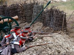 Реконструкторы ежегодно собираются в Крыму поиграть в войнушку. Фото: Сергей Мальгавко/© «ИТАР-ТАСС»