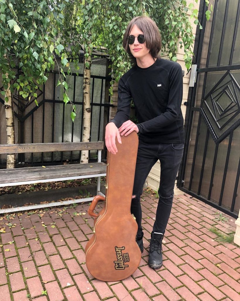 Майкл Заворотнюк стал все больше похож на маму