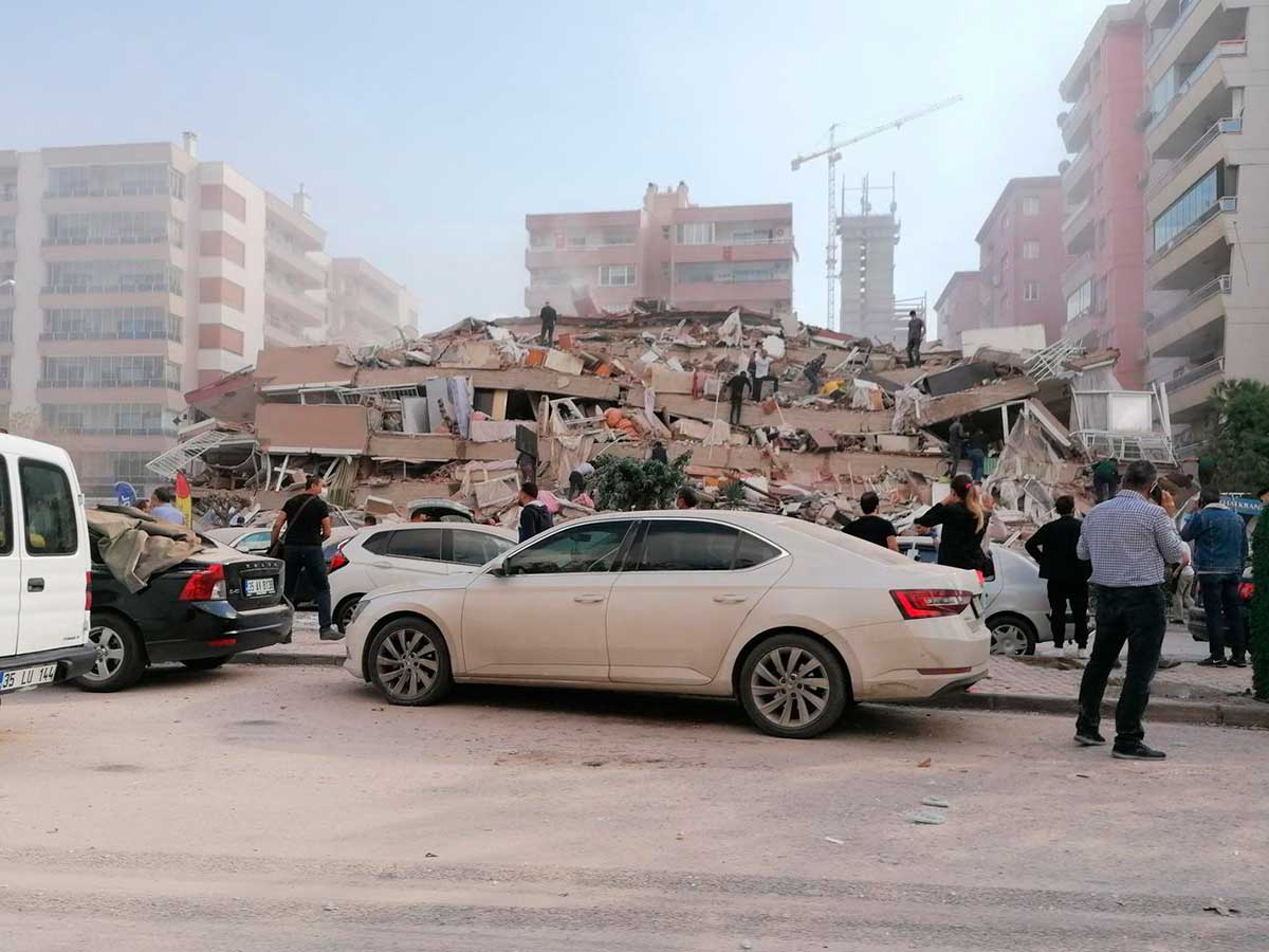 В Сети появились кадры разрушенного землетрясением турецкого Измира