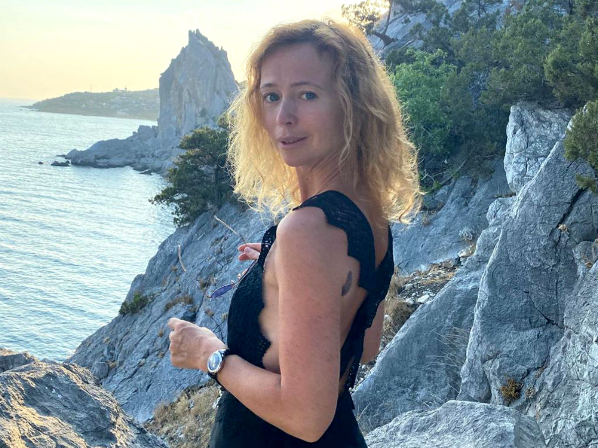 Где работает Елена Захарова?