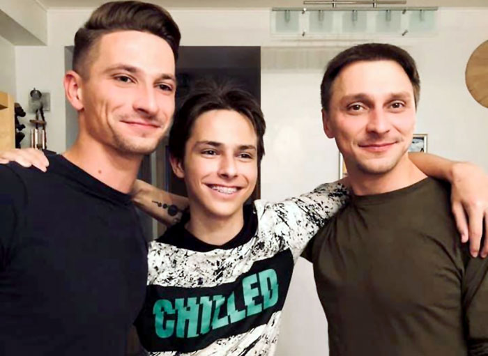 Всех сыновей Дмитрий назвал на букву «А»: Андрей, Артем и Антон