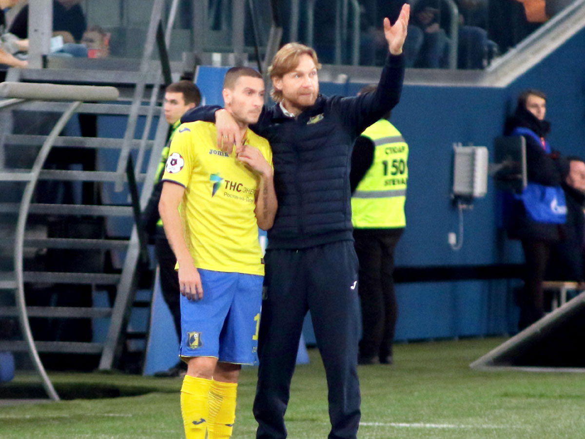 Валерий Карпин (справа) не смог удержать ершистого Алешу