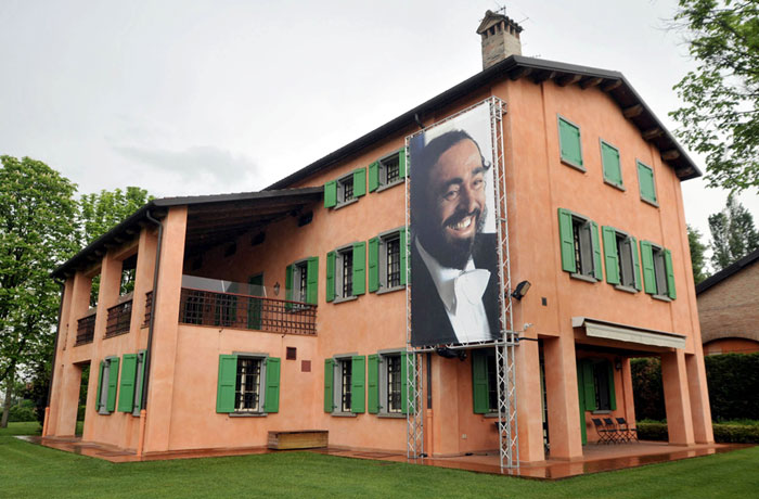 Дом-музей в Модене открыт для посетителей ежедневно с 10 до 18 ч. Вход - €10.