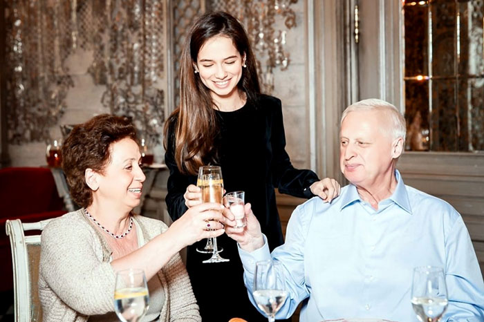 Родители Сергея с внучкой Соней