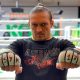 Украинский боксер Александр Усик угрожает своему сопернику