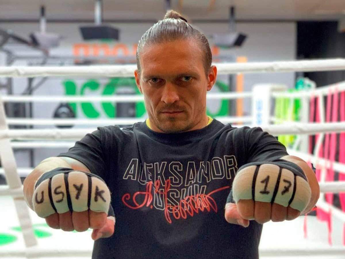 Украинский боксер Александр Усик угрожает своему сопернику Украинский боксер Александр Усик угрожает своему сопернику