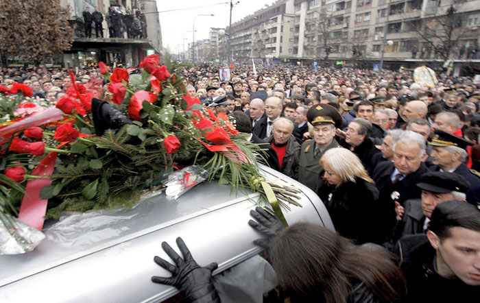 Слободана Милошевича хоронили под мелодию песни «Подмосковные вечера»