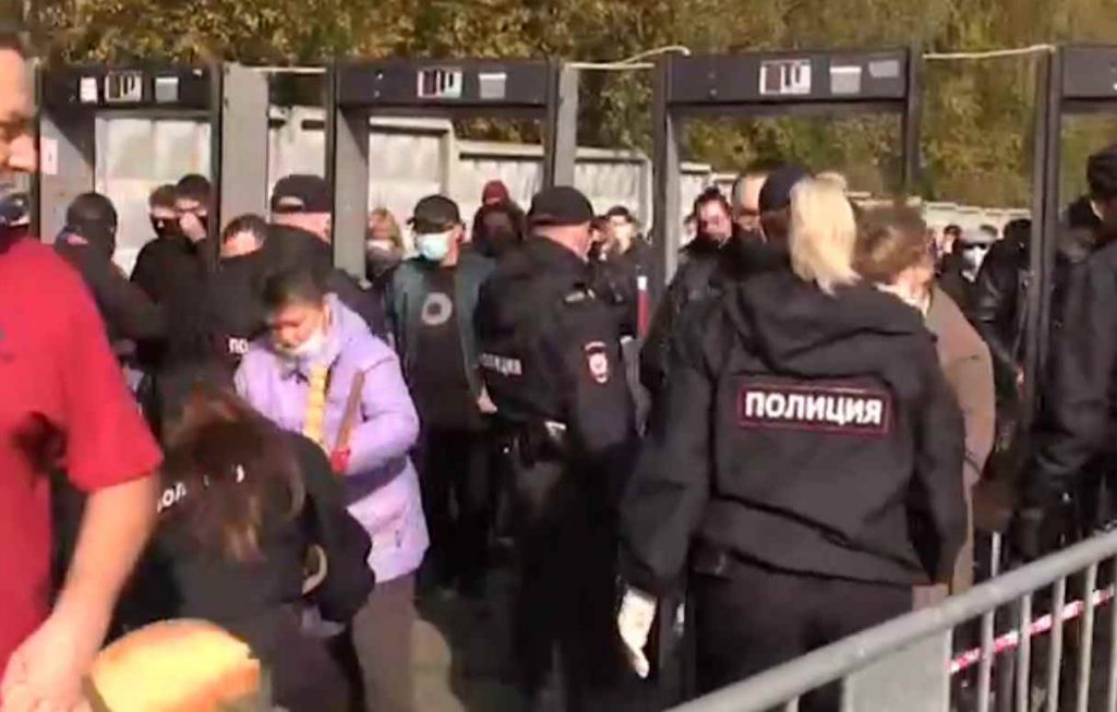 Проститься с радикалом пришли 2,5 тысяч человек