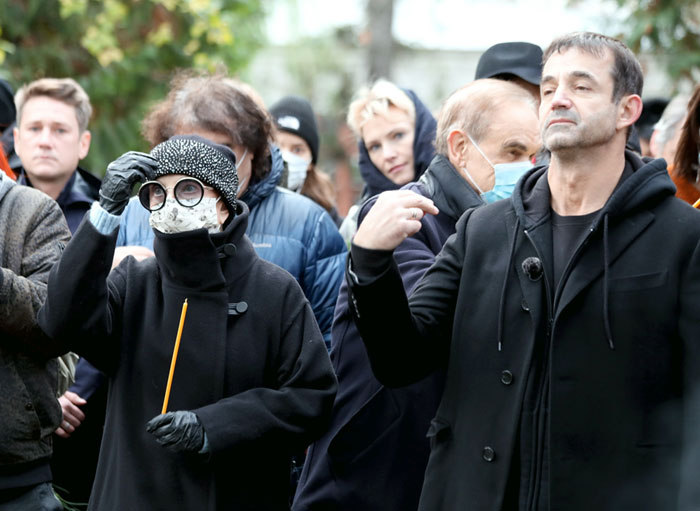 Чурикова и Певцов истово крестились