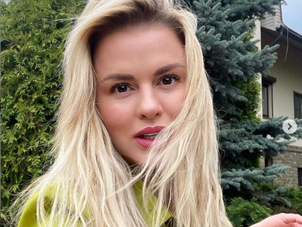 Анна Семенович Анна Семенович заморозила яйцеклетки.