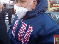 На похоронах Джигарханяна внезапно упал венок