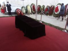 Первые фото с похорон Армена Джигарханяна