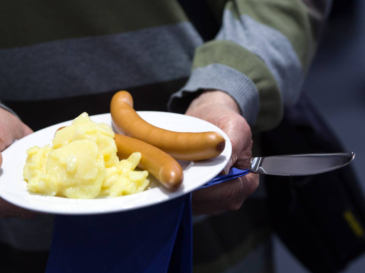 2-летняя девочка умерла из-за сосиски