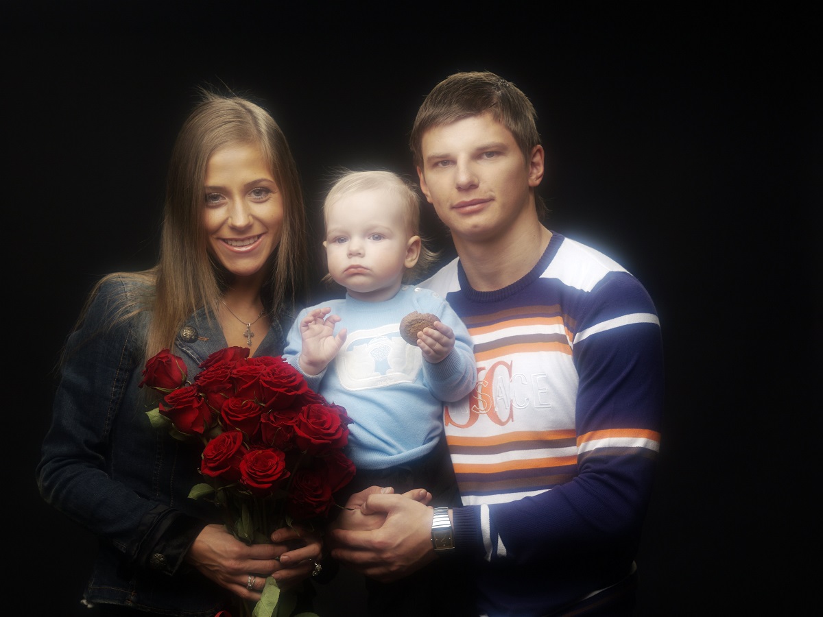 Юлия Барановская и Андрей Аршавин с сыном
