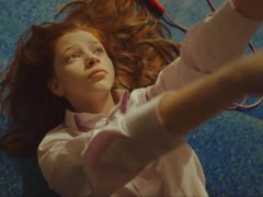 Чиповская из 90-х: лучший дебют «Кинотавра 2020» покажут в онлайн-кинотеатре МТС ТВ
