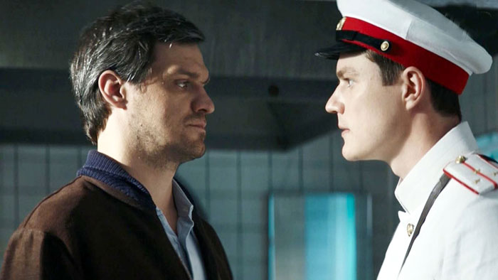 Антон Наумов (слева) в сериале Шифр-2