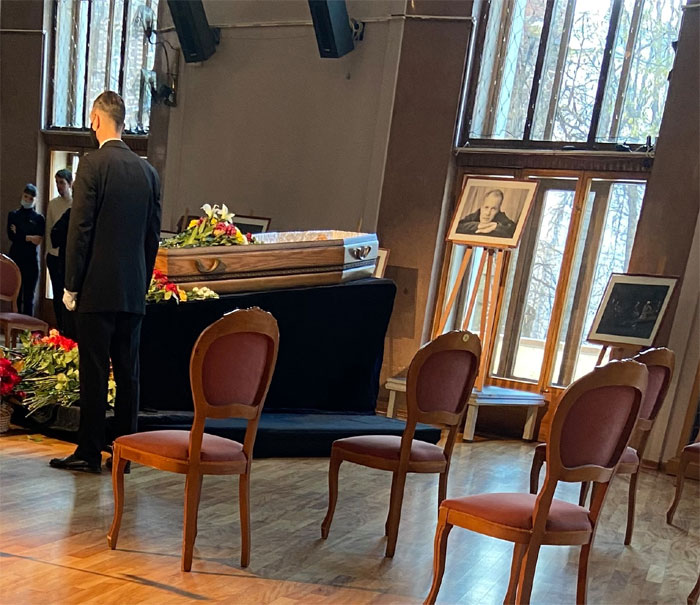 С Юрием Черкасовым прощались в его родном Театре им. Моссовета