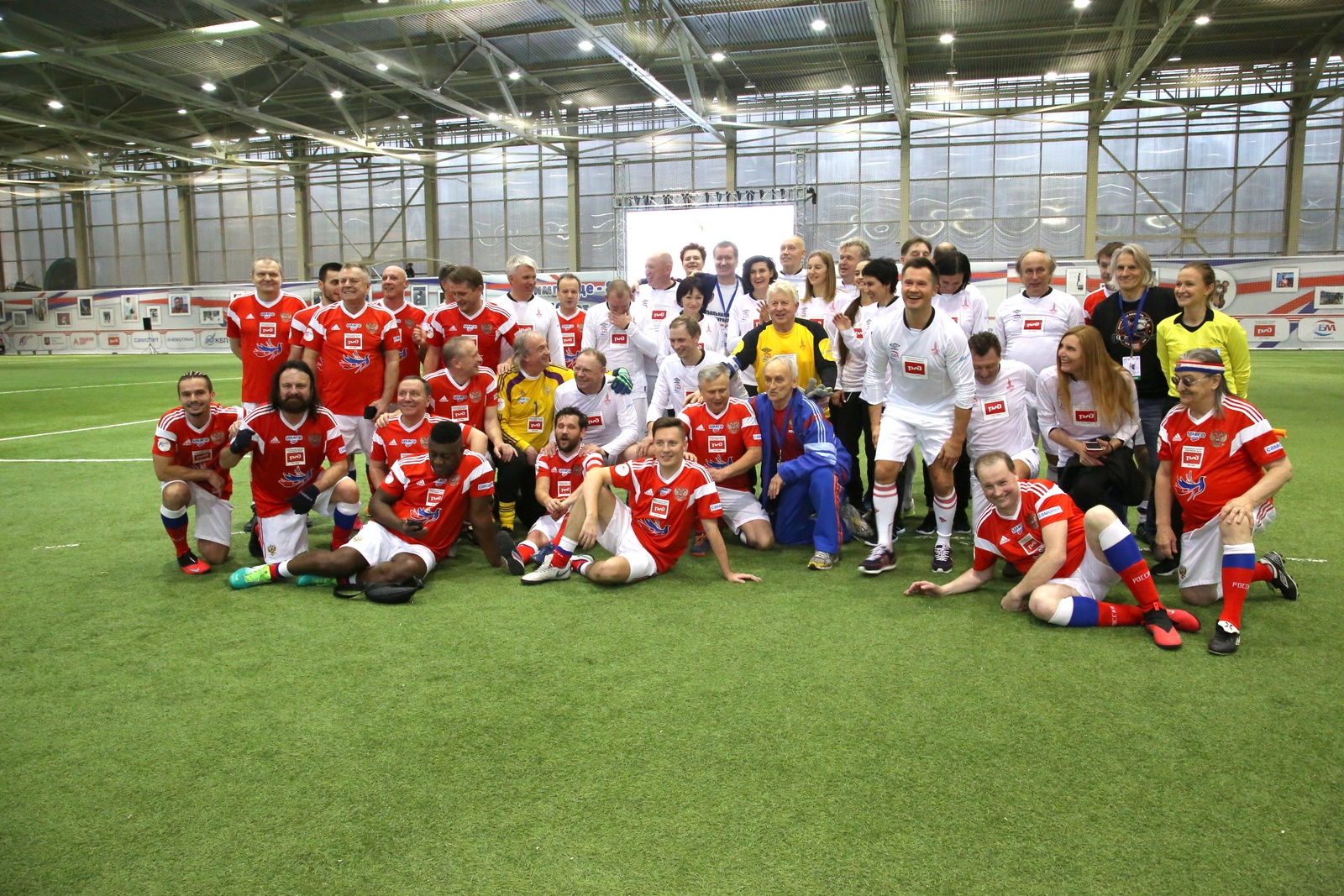 Сборная по футболу на тренировке. Тренировка сборной россии по футболу. Павловский посад футбол ветераны. Тренировка сборной россии по футболу 2021. Где проводят футбол.