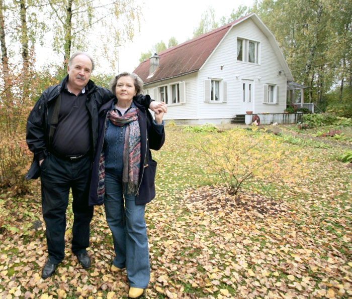 На подмосковной даче, купленной в 1978-м, Болотова И Губенко жили с ранней весны до поздней осени. Сейчас Жанна Андреевна осталась там одна