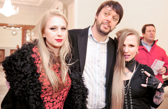 Сергей Швыдкой с коллегой Валерией Гай Германикой и актрисой Ларисой Барановой на презентации его фильма «Икона стиля»