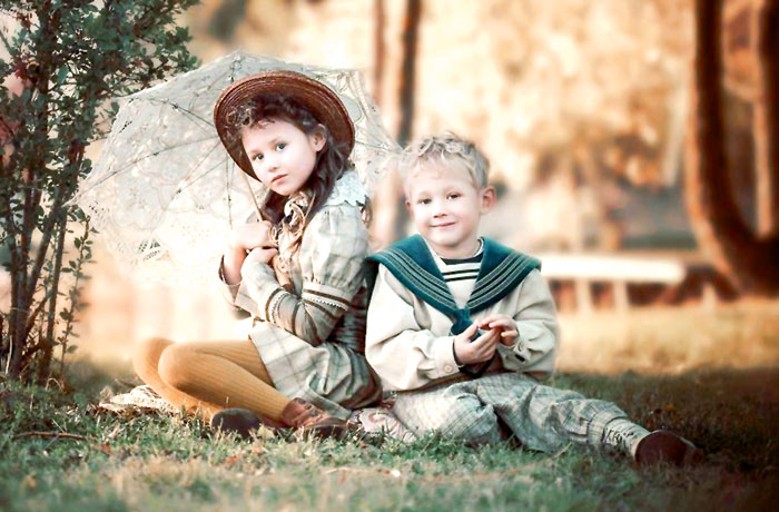 Дети Лины - Алешенька и Север - обожают фотографироваться в ретрокостюмах