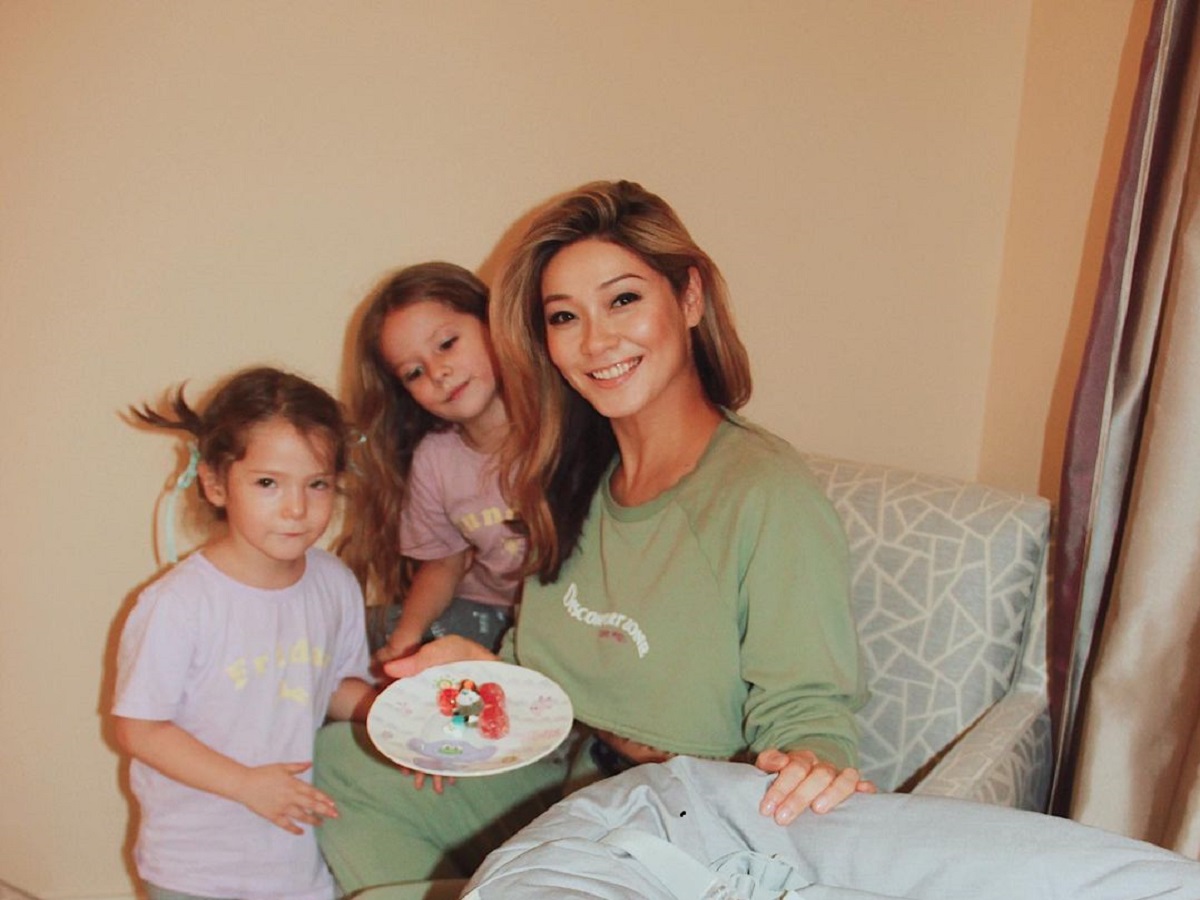 Марина Ким с дочками