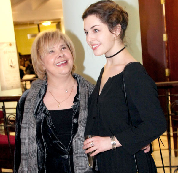 Народная артистка с дочкой Катей, которая тоже пробует себя в кино