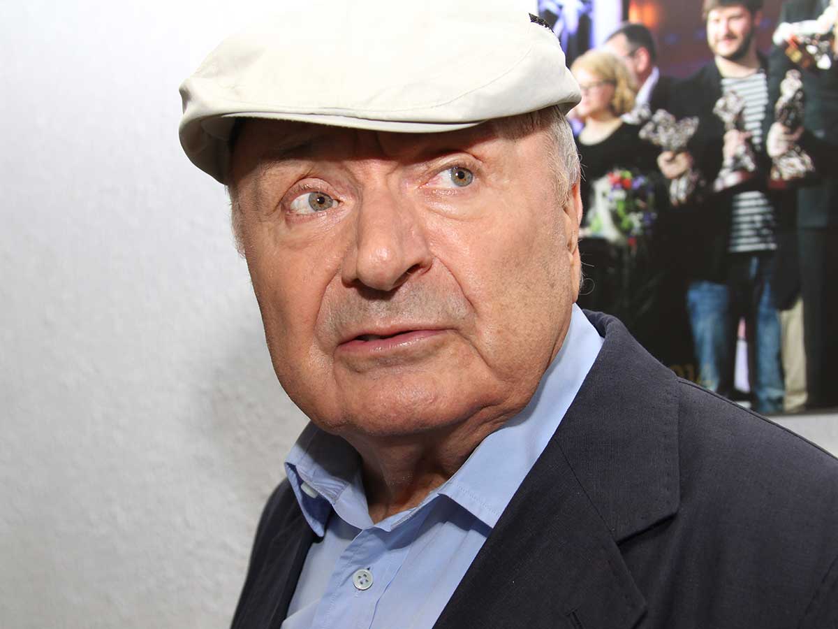 Что случилось с могилой Михаила Жванецкого