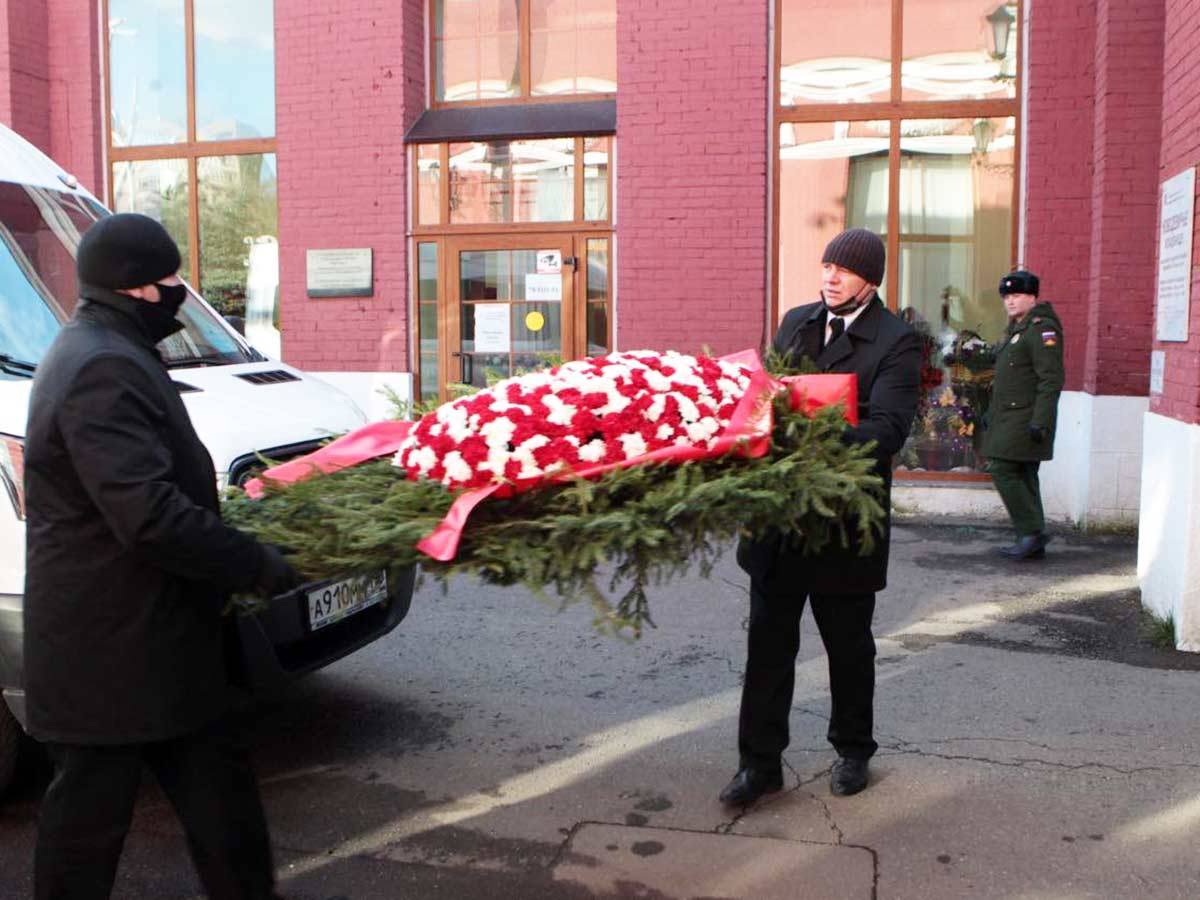 Появились первые фото с похорон Михаила Жванецкого