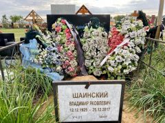 Заброшенная могила Владимира Шаинского. Фото: © «Экспресс газета»