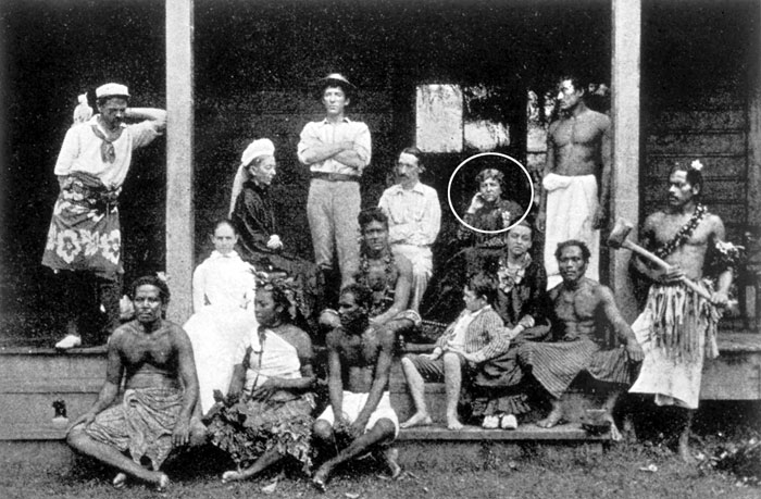 Остров Уполу на архипелаге Самоа стал домом для семьи писателя. Жители прозвали его Туситала (Рассказчик), а его жену - Аолеле (Летящее Облако)