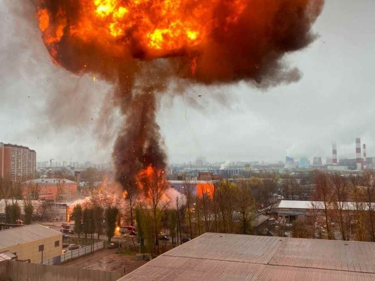 Момент взрыва на складе с газовыми баллонами на юге Москвы попал на видео