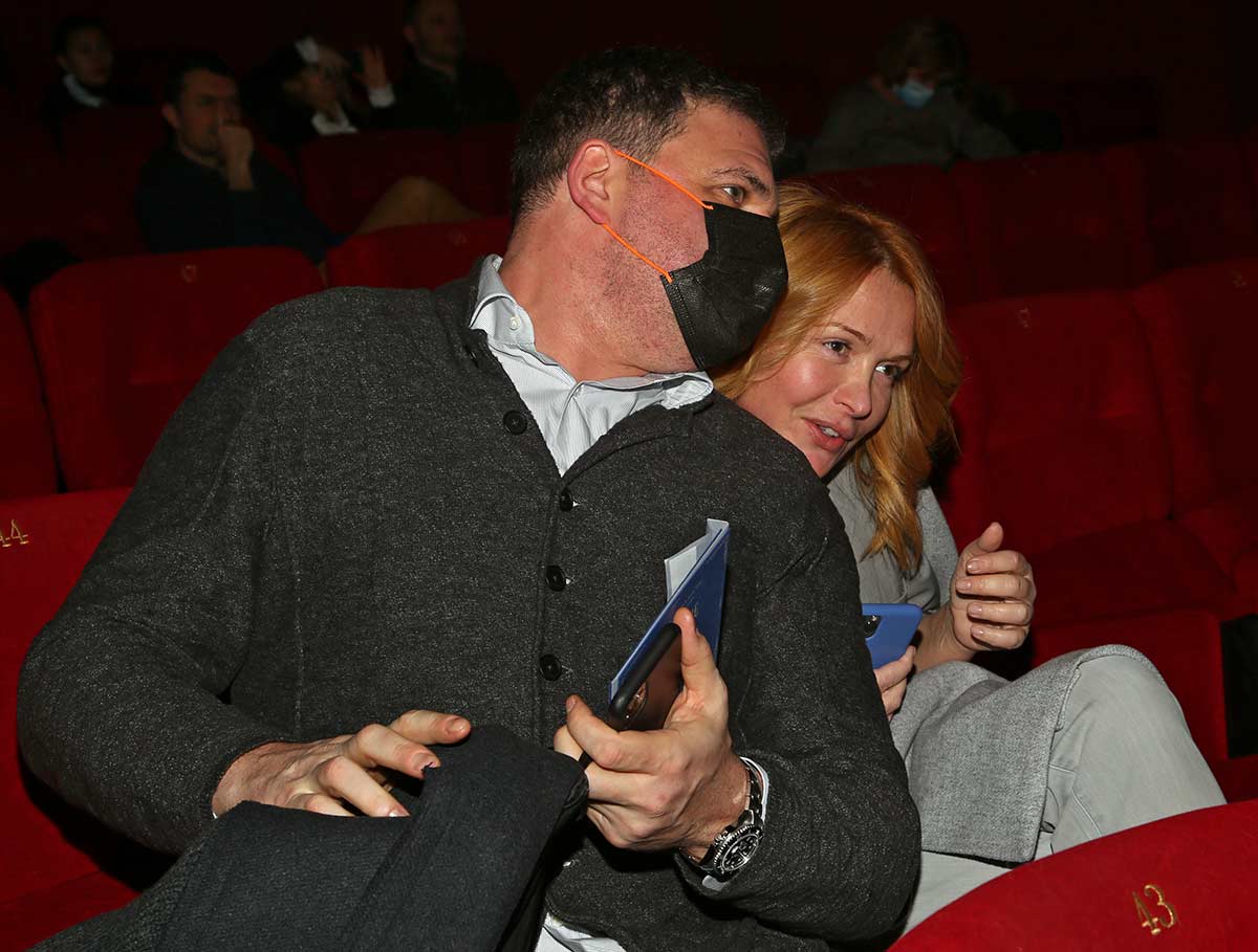 Фото Максима Виторгана с другой женщиной