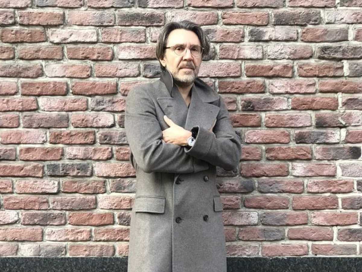 Шнуров обвинил Басту в закрытии Санкт-Петербурга