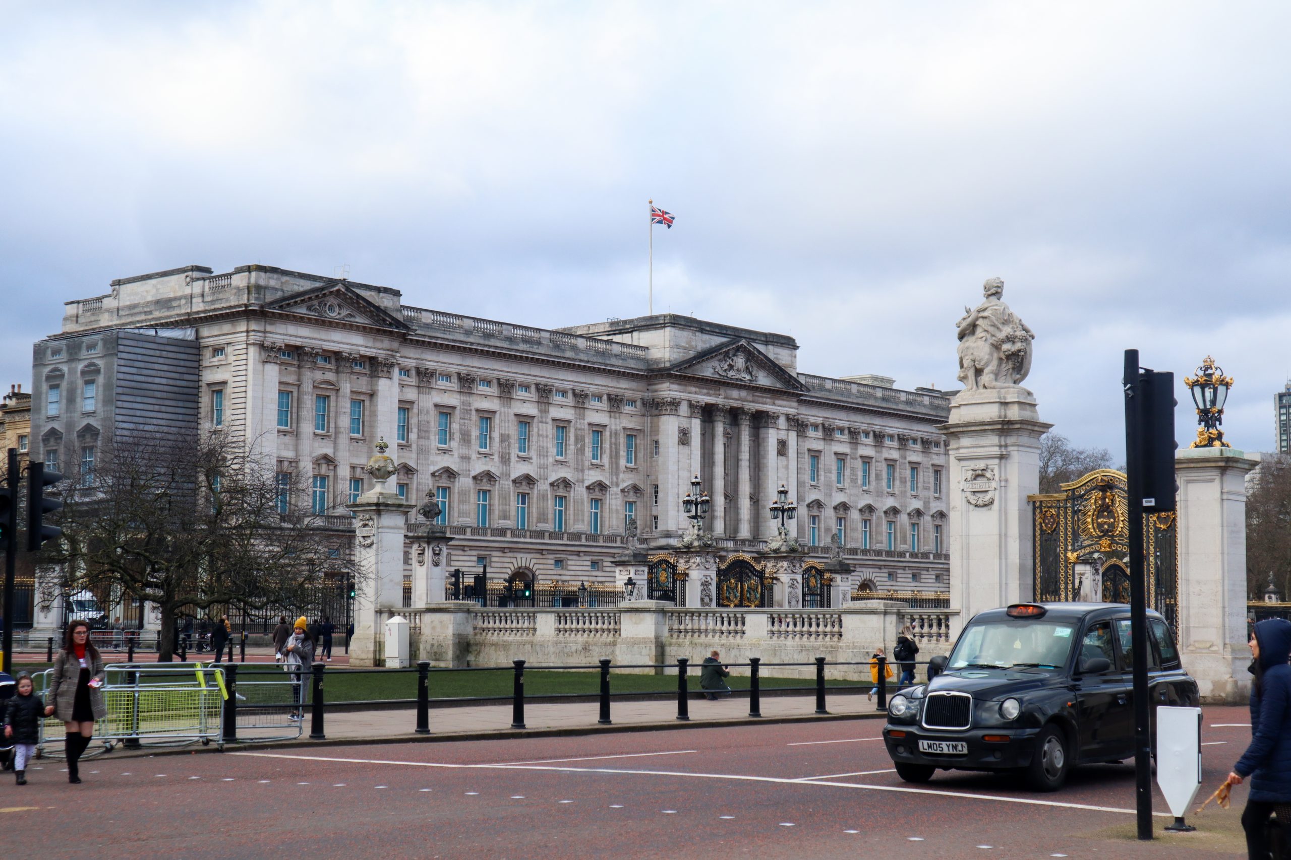 Королевский служащий обчистил резиденцию королевы Елизаветы