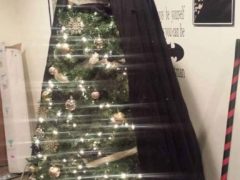 А вообще, каждый из нас, кто без потерь вышел из этого года, достоин звания супергероя и личной супергеройской елки! С наступающим!