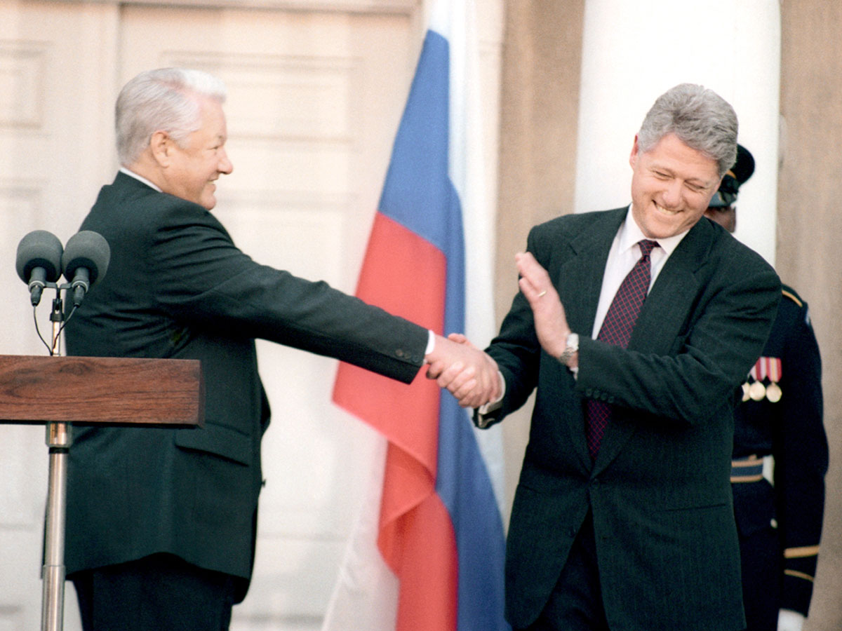 Борис Ельцин позволил слить «другу Биллу» массу военных секретов